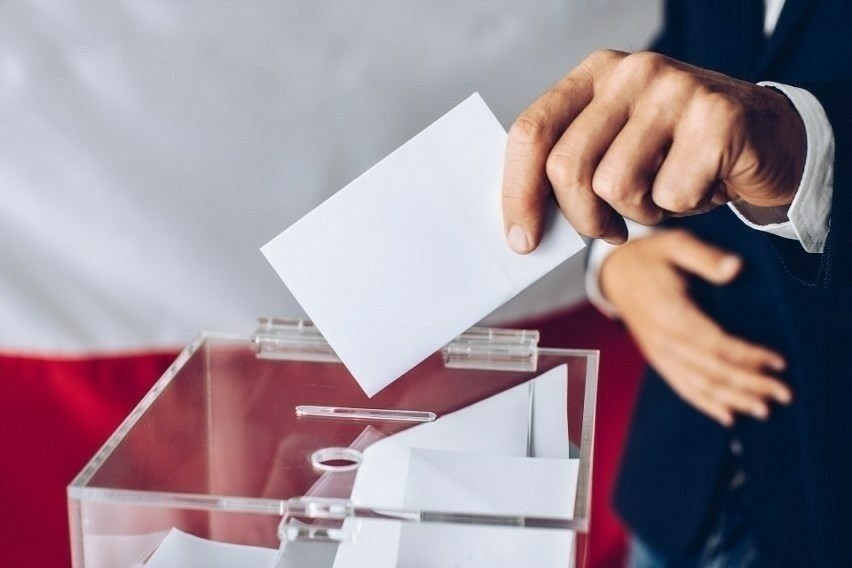 Wybory samorządowe 2024. Kto powalczy o fotel burmistrza Morawicy? W grze dwa nazwiska