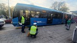 Mężczyzna wpadł pod tramwaj we Wrocławiu. Omal nie stracił stopy