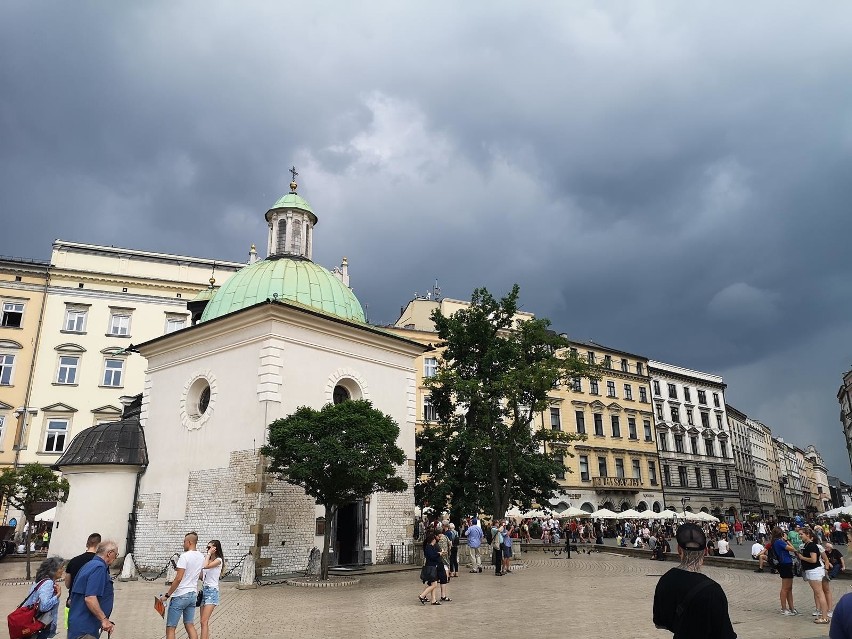 Kraków. Wielka ulewa przeszła przez miasto [ZDJĘCIA]