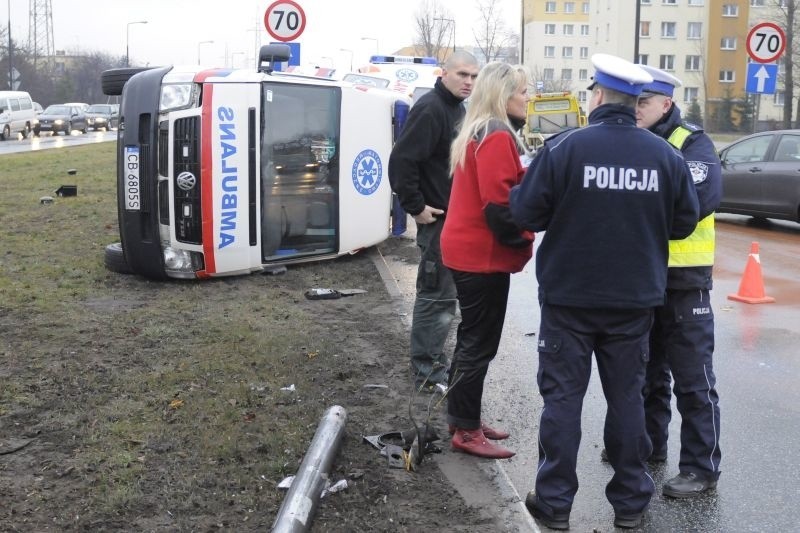 Ford mondeo zderzył się z karetką