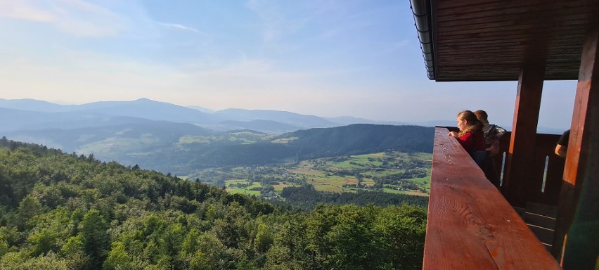 Piękne widoki z wieży widokowej na Górze Modyń