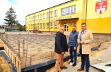 Gmina Ciepielów. Trwa rozbudowa Przedszkola Samorządowego w Wielgiem. Są już fundamenty nowego budynku