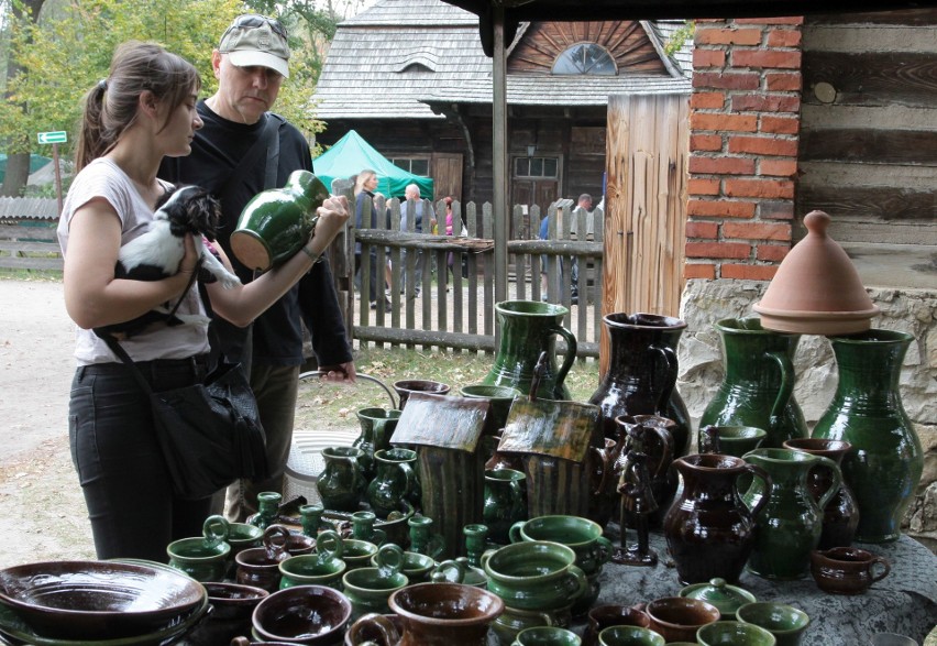 Tłumy smakoszy na Festiwalu Ziemniaka w Muzeum Wsi Radomskiej. Było wiele konkursów i pokazów [ZDJĘCIA]