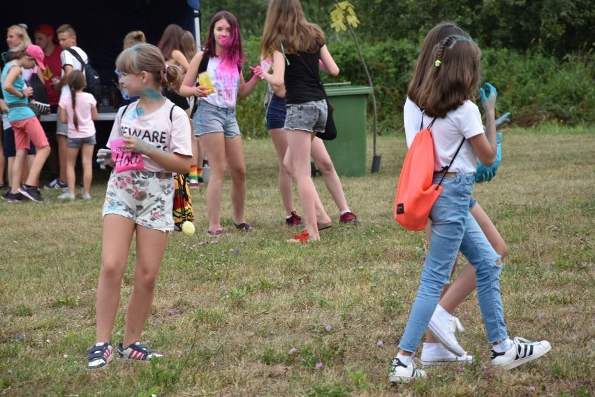 Starachowicki Kolor Fest, czyli Dzień Kolorów w siedmiu barwach. Było mnóstwo zabawy (DUŻO ZDJĘĆ)