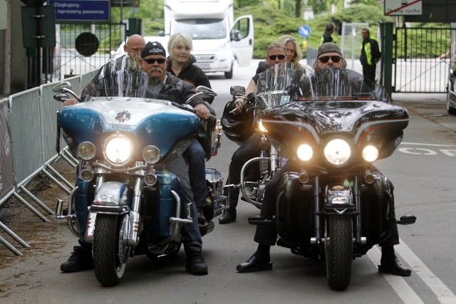 Przygotowania do zlotu motocykli Harley-Davidson na Wrocławskim Stadionie Olimpijskim