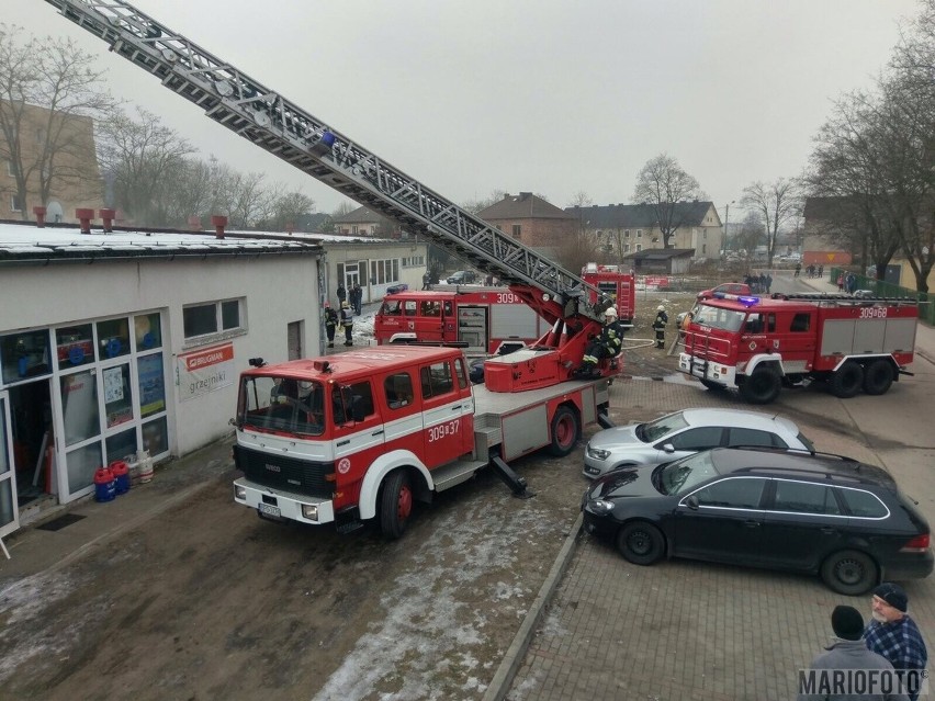 Siedem zastępów strażaków gasiło pożar pizzerii w Ozimku.