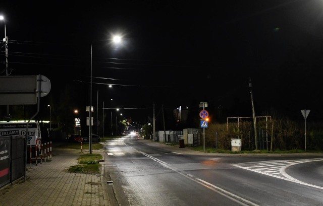 Mieszkańcy Bydgoszczy skarżą się na zbyt późno włączone oświetlenie uliczne.