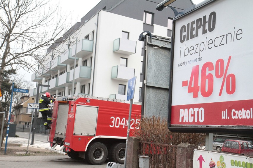 Wrocław: Spłonęła pizzeria na Klecinie. Pożar gasiły cztery zastępy straży [ZDJĘCIA]