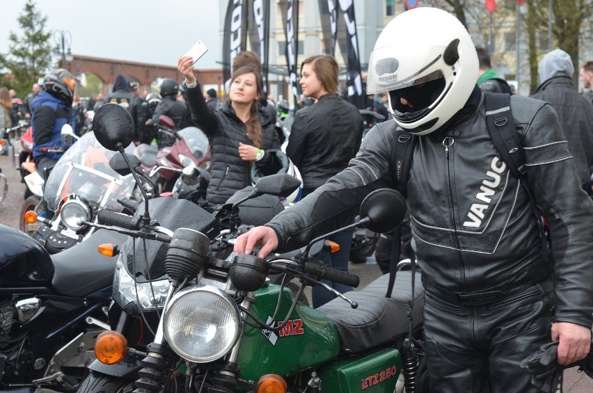 Półtora tysiąca motocyklistów przejechało w sobotę w...