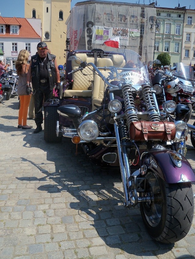 Najciekawszy motocykl zlotu wraz z właścicielem przyjechali do Prudnika z Katowic.