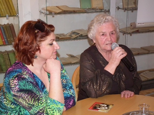 Na spotkaniu obecna była Leokadia Gregorczyk (z prawej) i reżyserka filmu, jej wnuczka, Agata Gregorczyk-Janik.