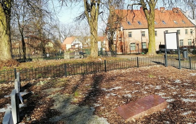 Płyta nagrobna rodziny Rahnów znajduje się w lapidarium przy Szpitalu Jerozolimskim.