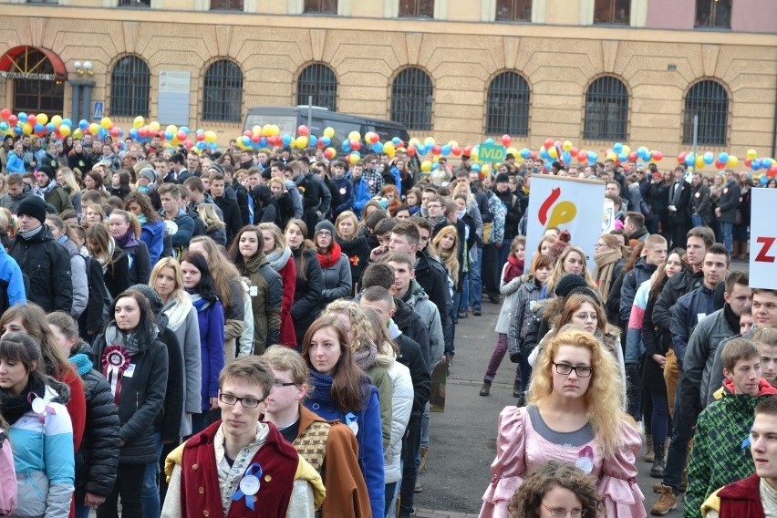 Studniówka 2014. Polonez Maturzystów w Zabrzu