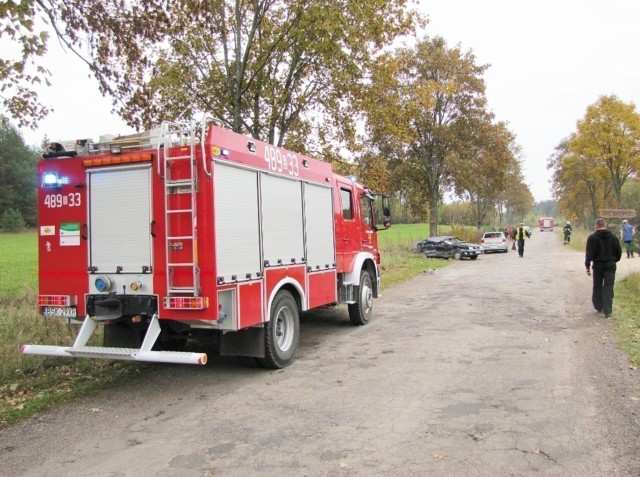 W 2013 roku na terenie powiatu sokólskiego strażacy wyjeżdżali do wypadków drogowych 126 razy. Na zdjęciu: wypadek w pobliżu Wierzchlesia (gm. Szudziałowo) w październiku ub.r.