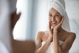Nawilżające serum do twarzy to kosmetyczny hit. Oto 10 składników, które zapewnią skuteczność preparatu o lekkiej, nietłustej konsystencji