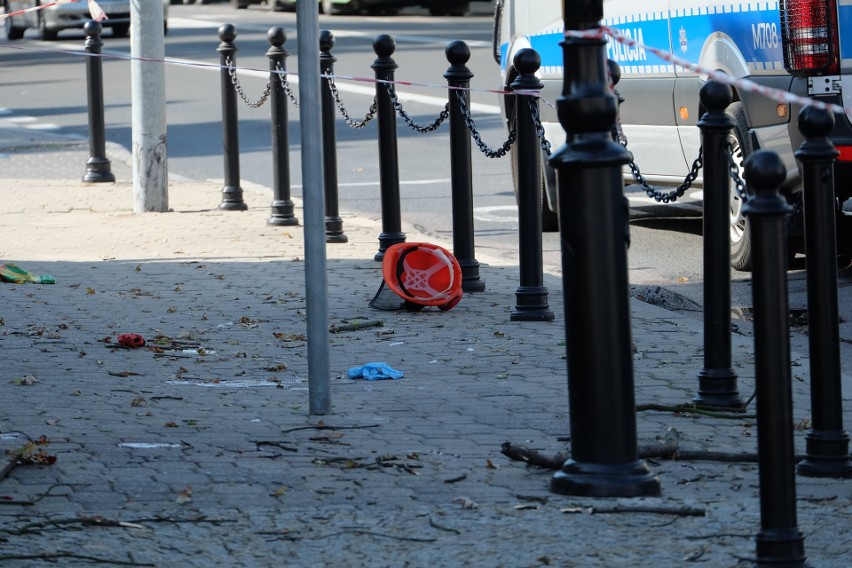 Wypadek na Rynku Kościuszki w Białymstoku. Mężczyźni spadli...