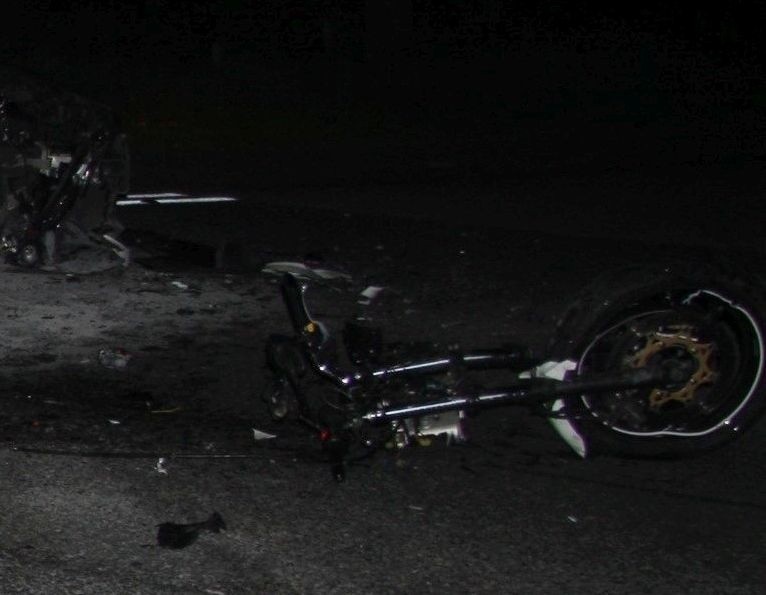 Śmiertelny wypadek w powiecie ostrowskim. Kierowca uderzył w dwóch motocyklistów. 22.07.2020. Zdjęcia