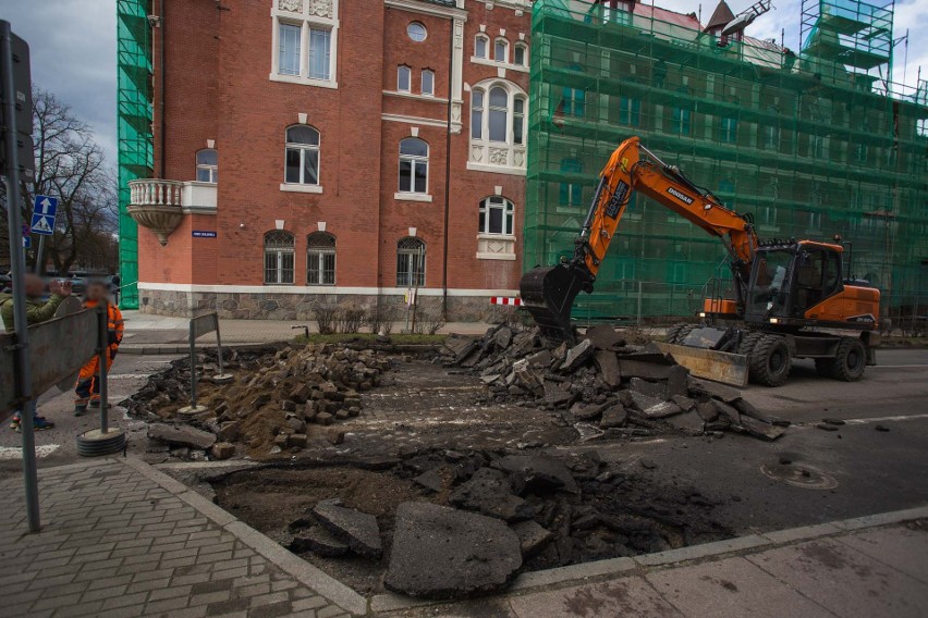 Rozpoczął się remont ulicy Armii Krajowej w Słupsku.