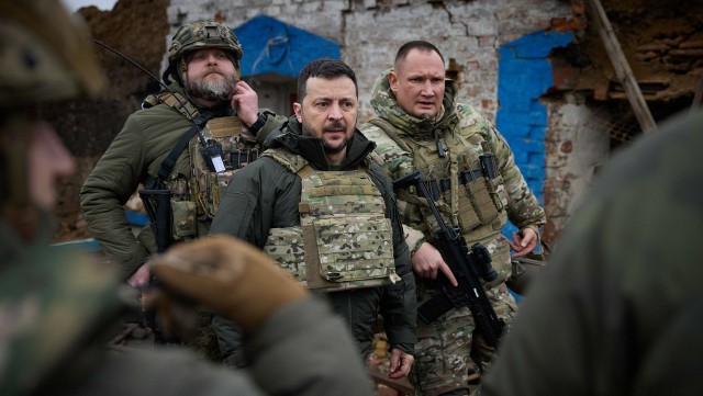 Zdaniem ekspertów brak amunicji zmusza ukraińskich artylerzystów do zmiany taktyki, polegającej na ostrzeliwaniu jedynie pewnych i potwierdzonych celów.
