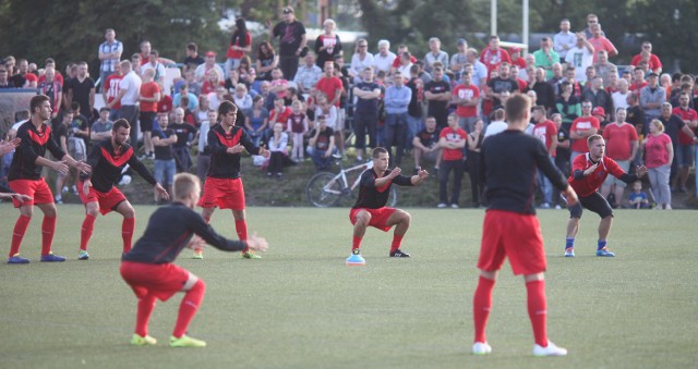 W środę, na stadionie SMS Łódź trenowali piłkarze Widzewa. Na zajęciach stawiło się ponad tysiąc kibiców. "Nieznanym sprawcom" najwyraźniej się to nie spodobało