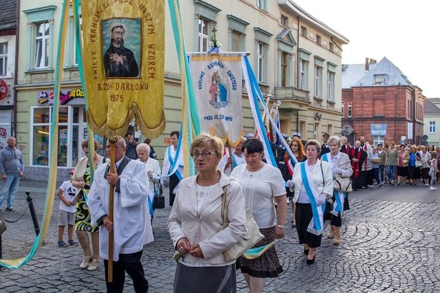 Raz do roku mieszkańcy wychodzą na ulice, aby upamiętnić to wydarzenie