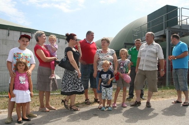 Mieszkańcy osiedla domków jednorodzinnych w Piekoszowie skarżą się na okropny fetor, który, ich zdaniem, nocą wydobywa się z pobliskiej biogazowni.