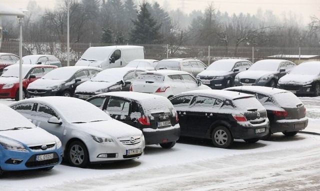 W Łodzi spadło wczoraj  ok. 3 centymetrów śniegu, dzisiaj w nocy nasypało dwa razy tyle