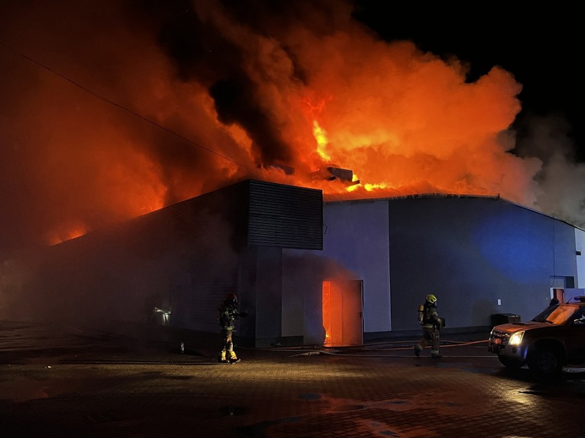 Pożar supermarketu w miejscowości Góra na Dolnym Śląsku....