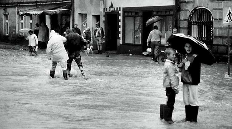 Kędzierzyn-Koźle 1997. Dla dzieci wielka woda była okazją do...