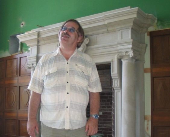 Adam Wójcik, dyrektor Muzeum Historycznego Miasta Tarnobrzega zapewnia, że remontowan Sala Sejmowa  będzie gotowa na czas jubileuszu.