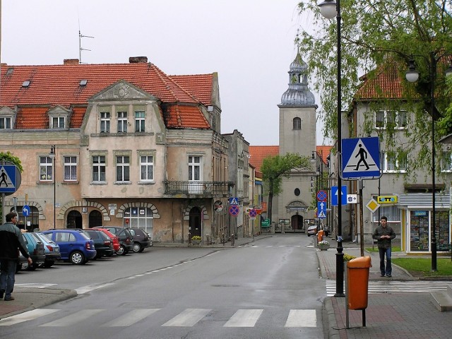 Na razie droga krajowa nr 25 przebiega przez centrum Kamienia Krajeńskiego. Tak samo jest w Sępólnie.