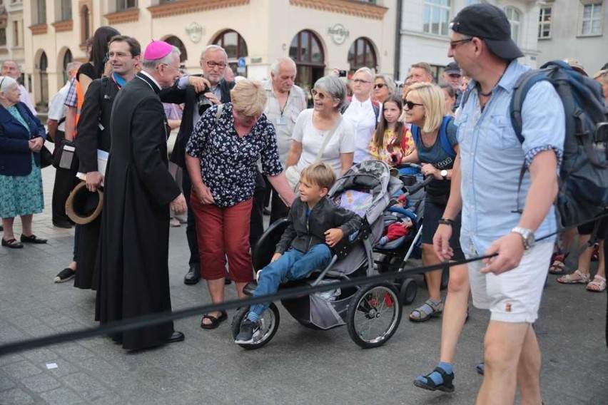 Kraków. Pielgrzymi tłumnie ruszyli na Janą Górę [ZDJĘCIA]