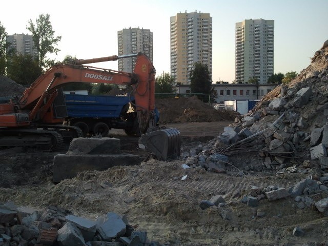 Sierpień 2013. Zamiast Elewatora, przy 1 Maja jest pusty plac z gruzem. Tu też ma być supermarket.