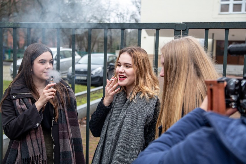 Uczniowie poznańskiej "dwunastki" przygotowali spoty filmowe...