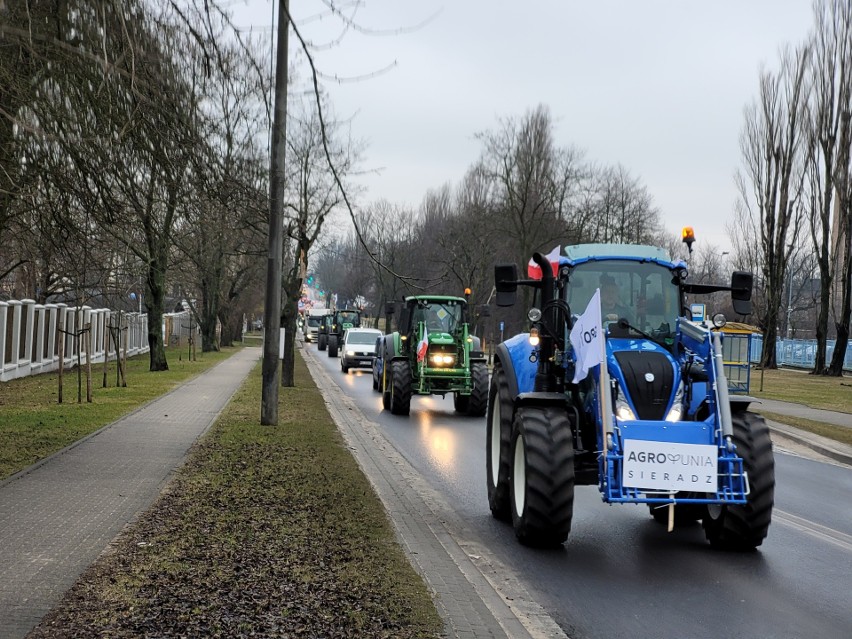 Protest rolników w Pabianicach. Utrudnienia w mieście ZDJĘCIA