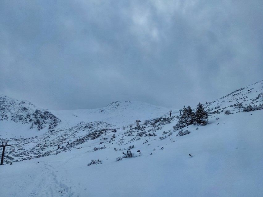 Tatry. W górach pogoda na skitoury. Warunki są dobre. Zobaczcie wycieczkę na Kasprowy Wierch [ZDJĘCIA]