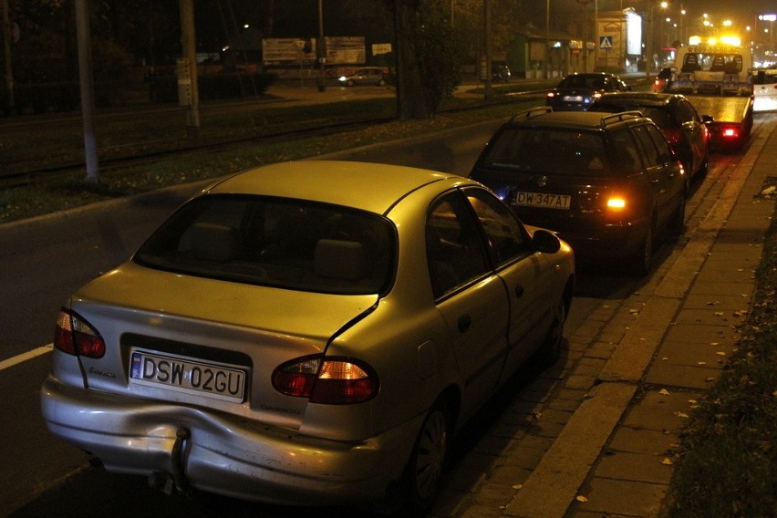 Wrocław: Wypadek na Ślężnej. Zderzyło się pięć aut. Trzy osoby w szpitalu (ZDJĘCIA)