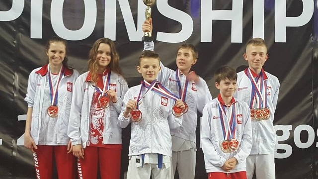 Białostoccy multimedaliści mistrzostw świata Karate World Shotokan Federation z Bydgoszczy