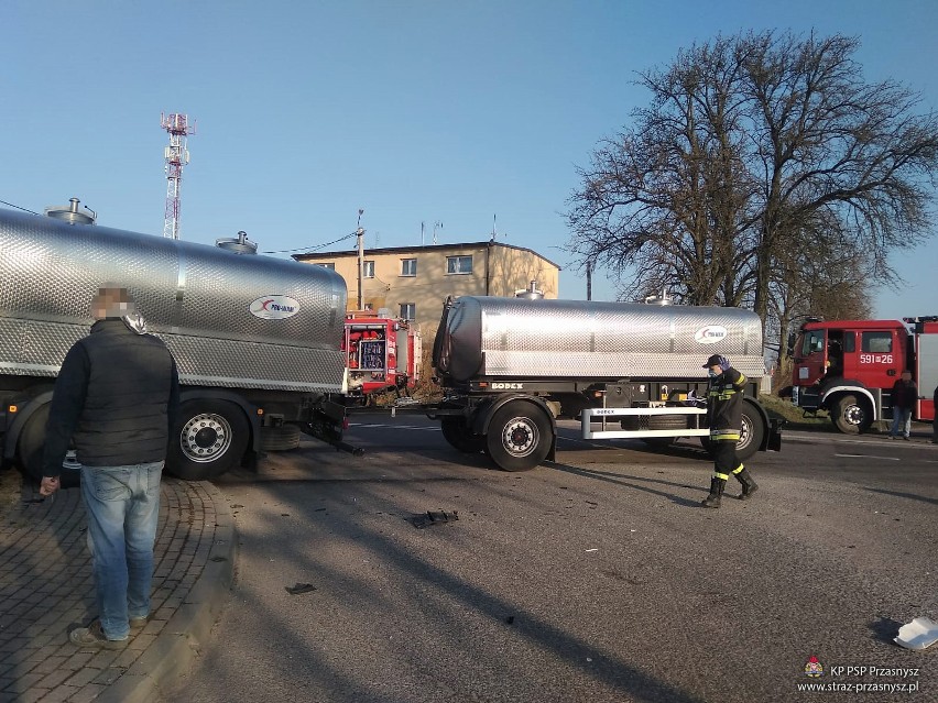 Krzynowłoga Mała. Samochód ciężarowy zderzył się z busem, 7.04.2020