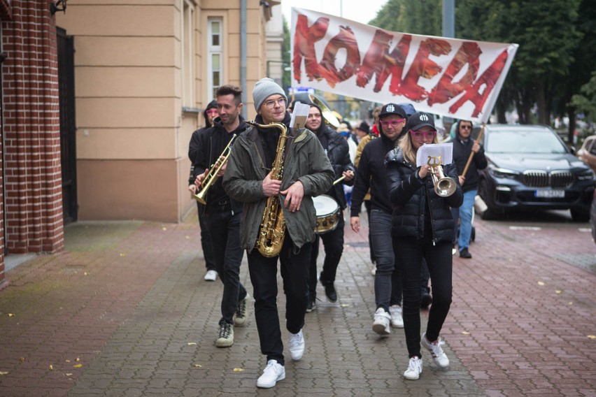 W Słupsku rozpoczął się festiwal Komedy! Jazzowa parada przeszła ulicami miasta [ZDJĘCIA]