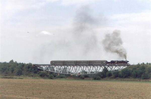 Skład na moście zbudowanym w 1904 roku nad  Osobłogą. Jego długość to 129 m, a wysokość od lustra wody - 17,40 m.