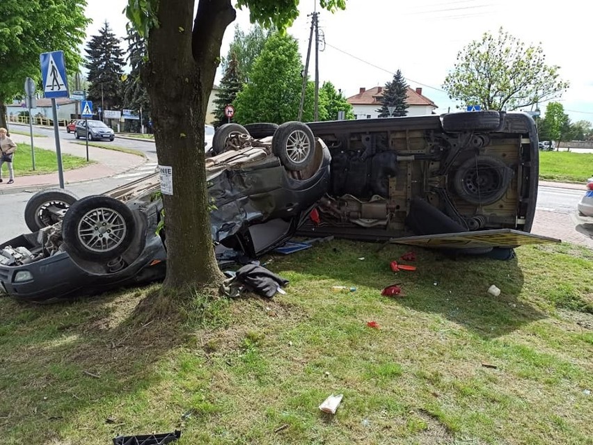 Groźny wypadek w Rzgowie. Auta przewrócone. Cudem nikt nie został ranny! ZDJĘCIA