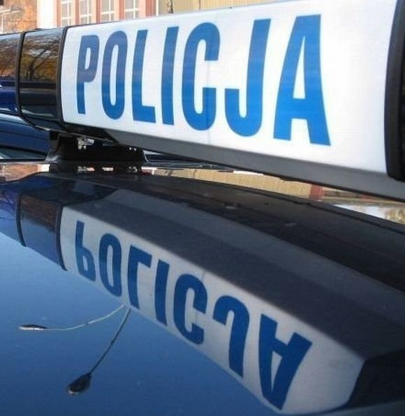 Policja szuka sprawców włamania do skelpu w Zwoleniu.