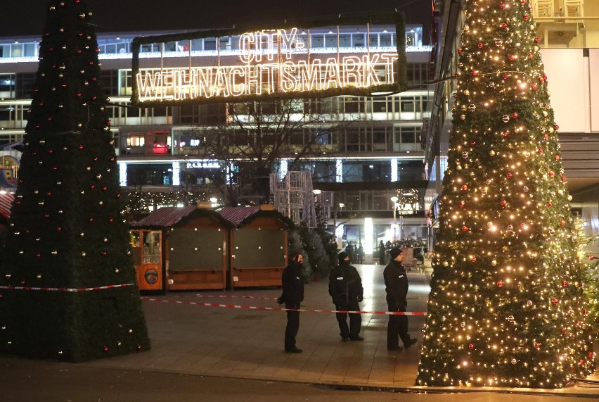 Niemcy: Zamach na Breitscheidplatz w Berlinie. Ciężarówka wjechała w ludzi na jarmarku świątecznym