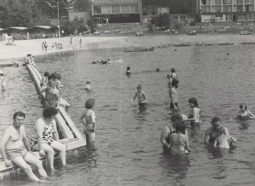 Wypoczynek nad wodą w latach 70. ZDJĘCIA Nie Grecja, nie Egipt ani nie Lazurowe Wybrzeże. Plaża i żagle na miarę naszych możliwości