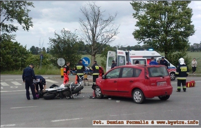 Groźny wypadek motocyklisty w Koszwałach. Został zabrany śmigłowcem LPR do szpitala [ZDJĘCIA]