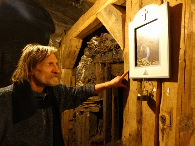 Autorem poszczególnych stacji jest Antoni Stompór, bocheński artysta malarz i konserwator dzieł sztuki