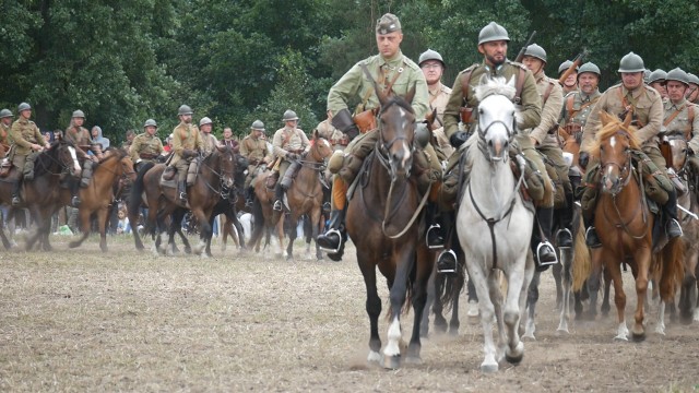 Szarża pod Krojantami - Musztra szwadronu kawalerii 120 koni i jeźdźców
