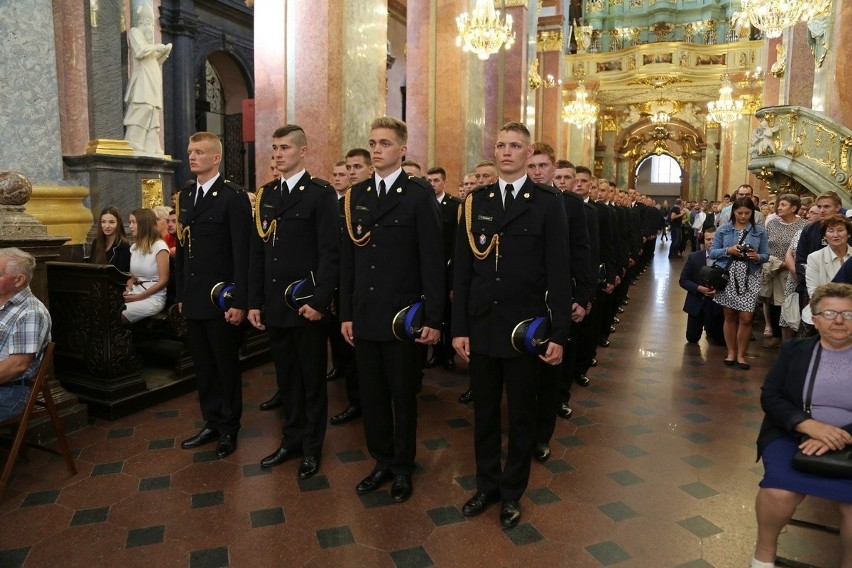 Promocja kadetów w Centralnej Szkole Państwowej Straży Pożarnej w Częstochowie ZDJĘCIA