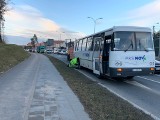 Kleosin. Wielki korek przy wjeździe. Autobus PKS Nova złapał gumę (zdjęcia)